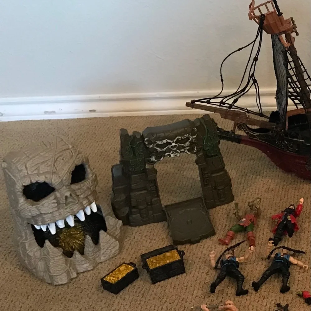 True Heroes Pirate Ship and Action Figure Toy Lot